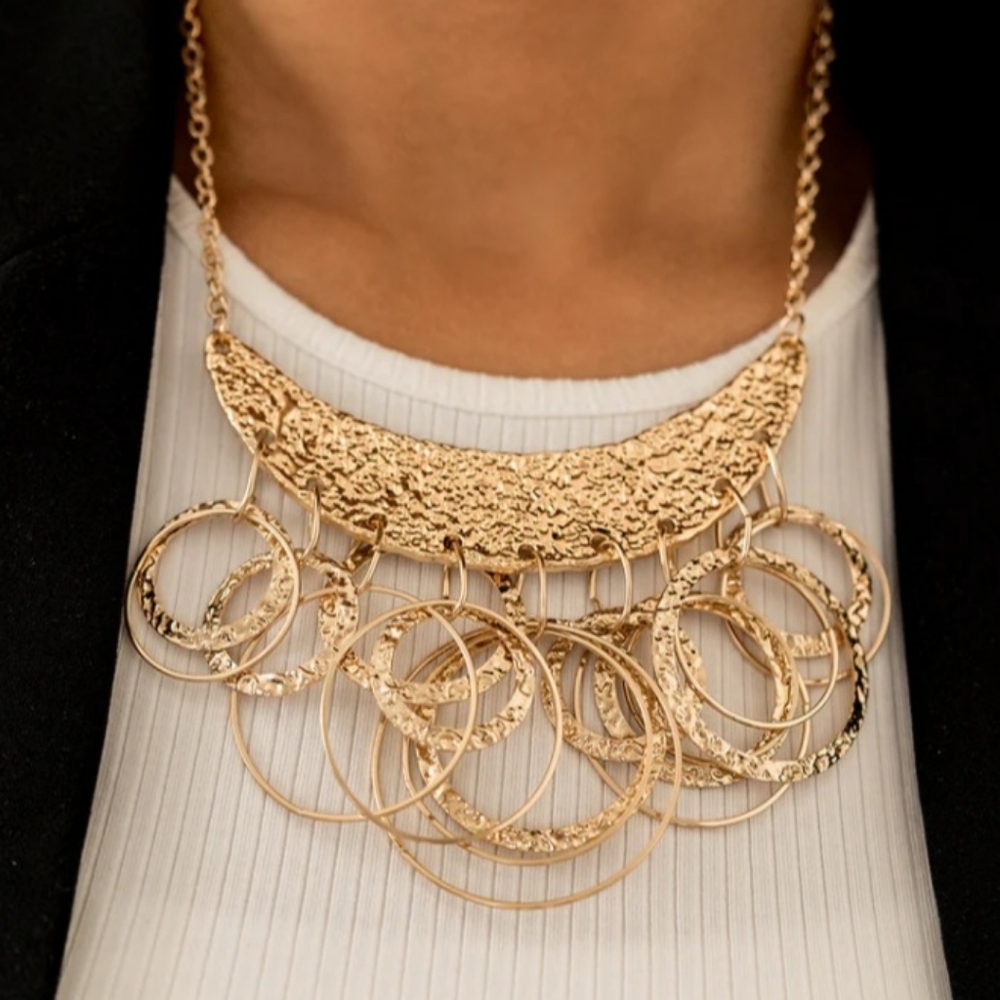 PAPARAZZI "METRO ECLIPSE Necklace
